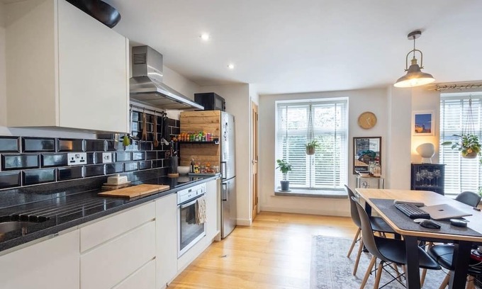 Frome Apartamento | Stylish Apartment, Double Bedroom, Fully Equipped