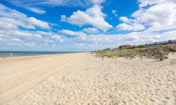 Bayview Condominio | Sandy Feet Retreat At Ocean View Beach in Norfolk