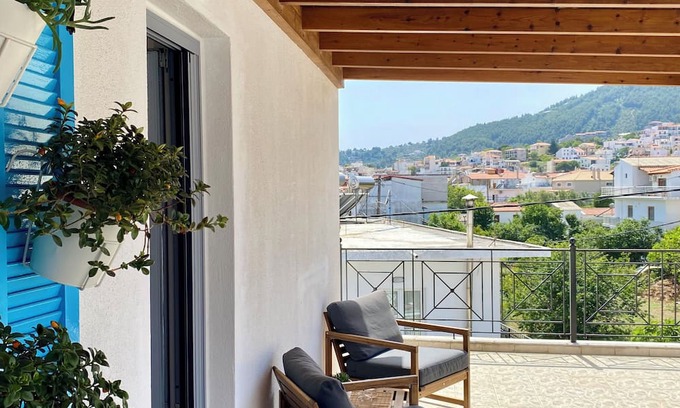 Skiathos Condominio | Step into the heart of Skiathos and discover this charming listing.
