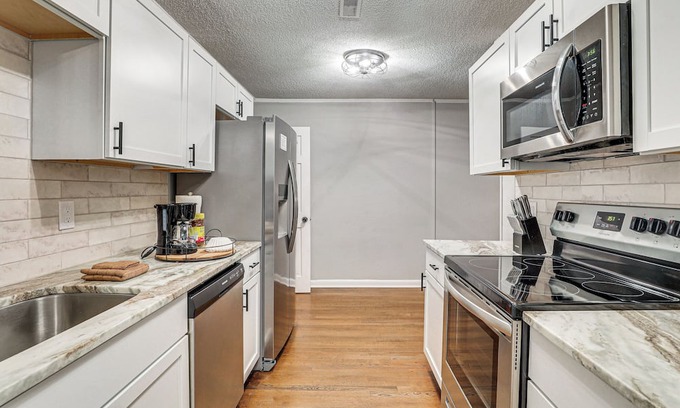 Goose Creek Casa | Pet-Friendly Goose Creek Home: 19 Mi to Charleston