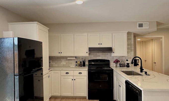 Wooten Apartamento | N Austin retreat minutes from Q2, The Domain and 15 min from Downtown Austin