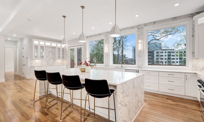 Lindbergh Casa | Exquisite Elegance: Stunning 6BD/6BTH Luxury Residence in the Heart of Buckhead