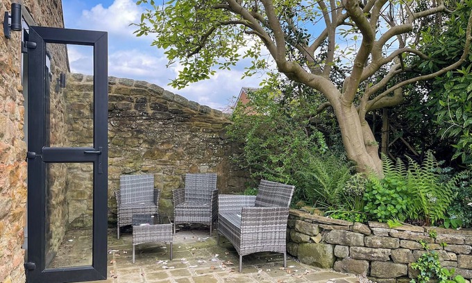 Alfreton Cabaña | 1 bedroom accommodation in Shirland, near Alfreton