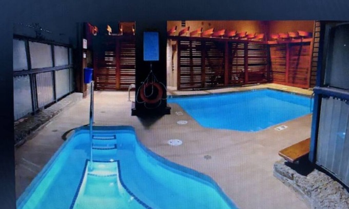 Whistler Cay Heights Condominio | Recently updated condo offering spacious living, free parking, pool and hot tub