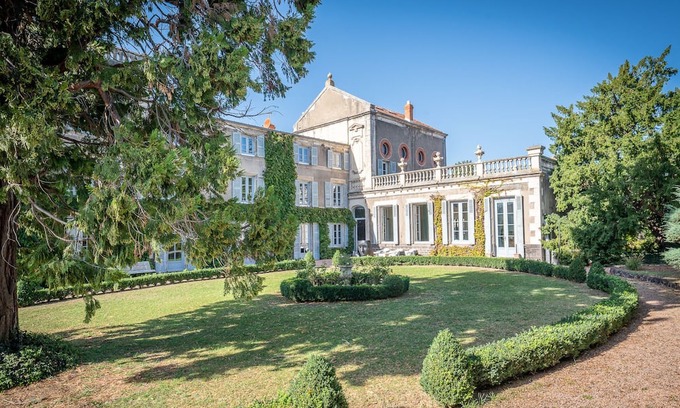 Pont-du-Chateau Otro | Suite Royale au Château du Serpolet