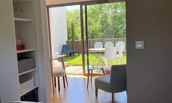 Grezieu-la-Varenne Apartamento | Studio au Calme et Ensoleillé