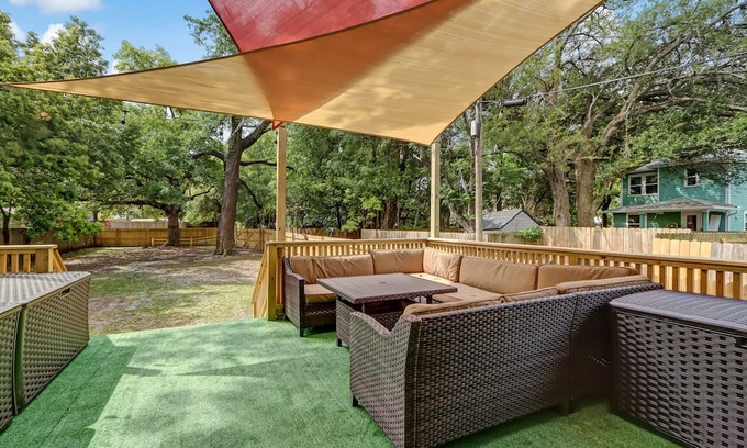 Urban Core Cabaña | Sleeps 11, 9 beds