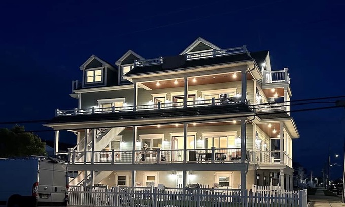 North Wildwood Apartamento | EXPANSIVE DECKS AND BREATHTAKING BAY VIEWS!! 3bed/1.5bath