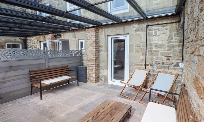 Wark Cabaña | CHESTER SUITE, pet friendly, with open fire in Wark