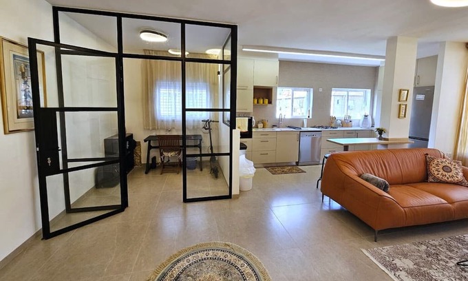 Rishon LeTsiyon Apartamento | New Modern 2bed in Rishon Center - Free parking