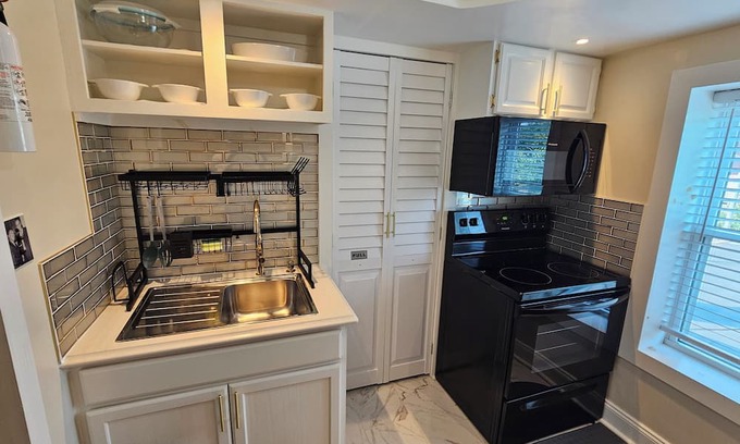 Reading Casa | Two blocks away from Santana Arena in the heart of the city of Reading