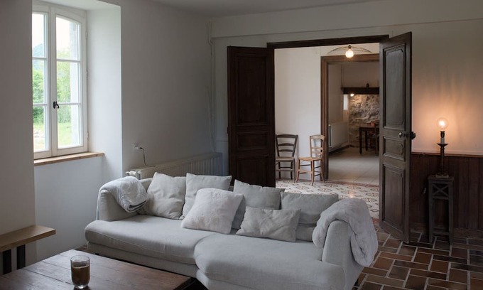 Lys Casa | Maison de Ferme aux Pieds des Pyrénées, Près des Sentiers, des Forêt.