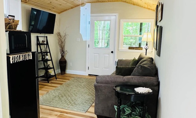 Birch Run Township Cabina | Unit 4 LODGE Secluded Woodsy Lodge Retreat with Modern Comforts Near Frankenmuth