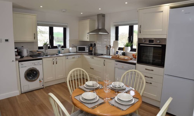 Stanton Drew Apartamento | Private Guest Suite Chew Valley. King Bed near Bath, Bristol, Wells & Cheddar