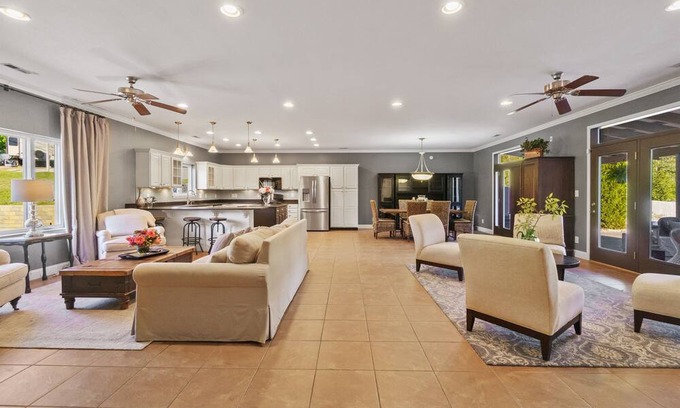 Jacksboro Casa | The Big House at Indian River on Norris Lake
