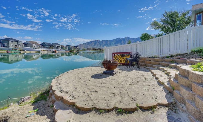 Stansbury Park Casa | Lakefront Utah Home w/ Private Beach, Dock & Canoe