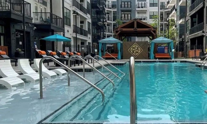 Rutledge Hill Apartamento | NEW! Near Broadway! Pool+Gym+fire pit+Grill!!