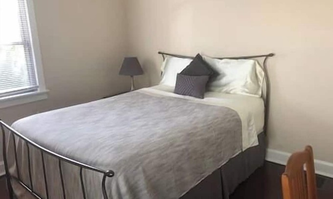Milford Casa | Prívate & Affordable room 3 Minutes from Downtown!