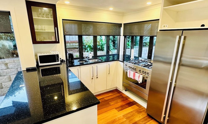 Petone Casa | Warm, Modern, Child-friendly - Lower Hutt Escape