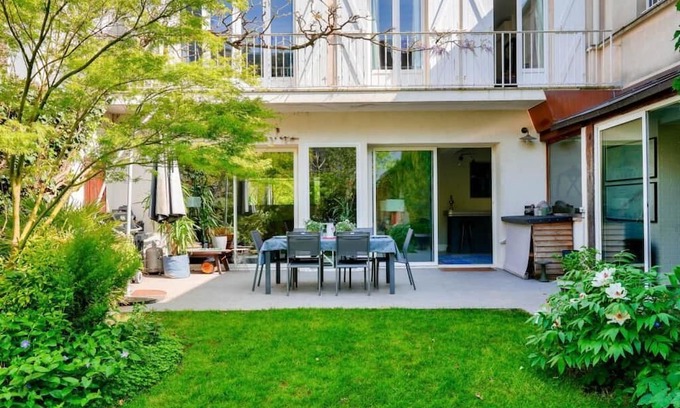 Montmartre Casa | Vrbo Property