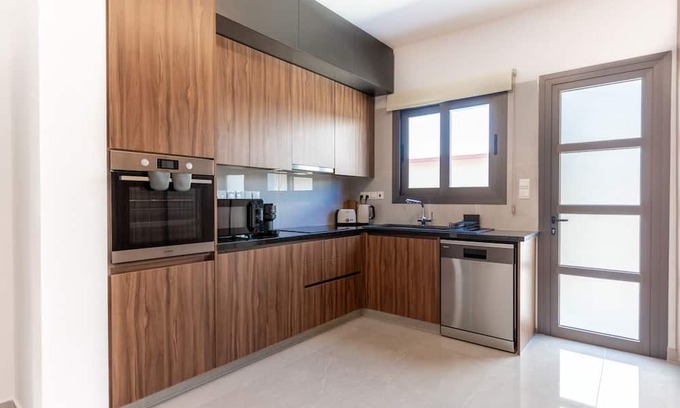 Kato Polemidia Apartamento | Kyvelis I - Three Bedroom Apartment, Sleeps 4