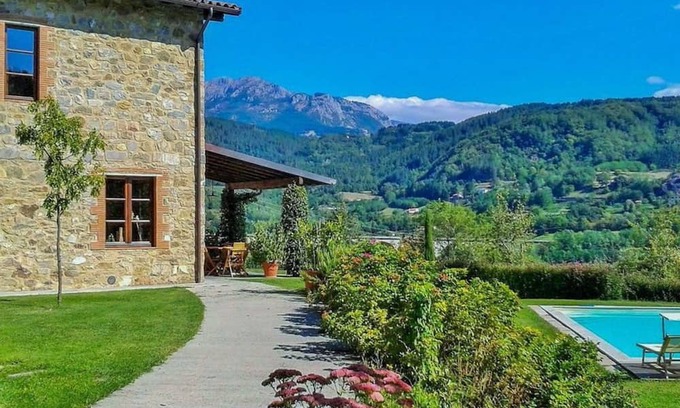 Camporgiano Casa | Wonderful private villa for 8 guests with private pool, WIFI, TV, panoramic view and parking