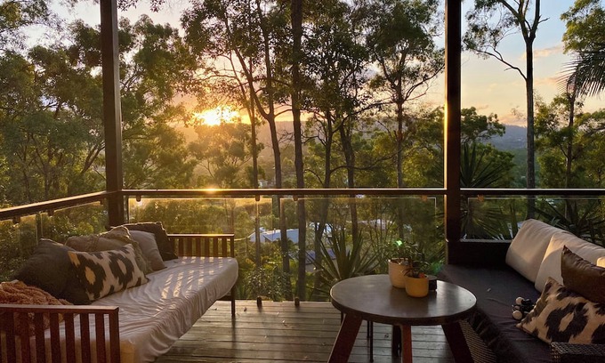 Mudgeeraba Casa | Summerhill House is a family home nestled amongst the trees with epic hinterland sunset views