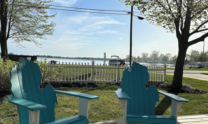 Crystal Cabaña | A beautiful cottage located in the lake in Crystal, MI