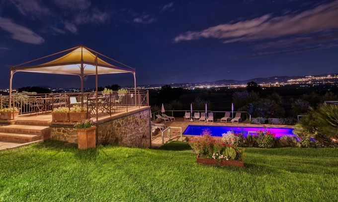 Cannara Apartamento | L’Olmo Agriturismo di charme-The Sunrise suite with breathtaking view of Assisi.