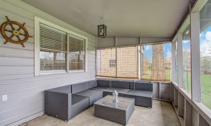 Wild Peach Village Casa | Cozy 1Bd/1Ba Waterfront Escape!