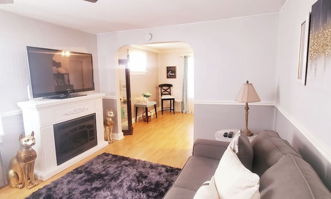 Indianapolis Casa | 2 Bedroom Centrally Located, Minutes From Downtown Indy!