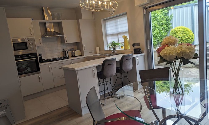Westport Cabaña | Stunning Town house located in the heart of Westport Quay