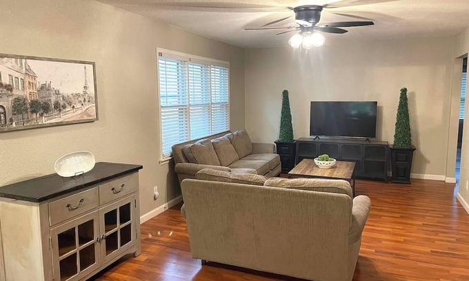 Grayridge Casa | Cozy home located at Hidden Trails Country Club