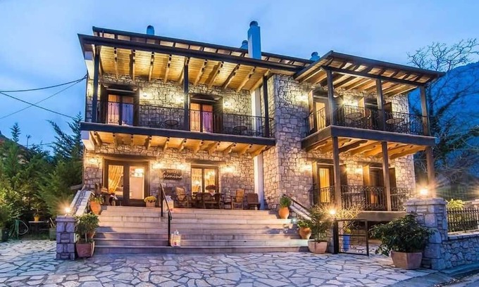 Eptalofos Condominio | Eptalofos Guesthouse - Double Suite with Fireplace