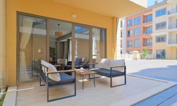 Serdivan Apartamento | Vista - Stunning Chic 2BR Apt w/ Terrace