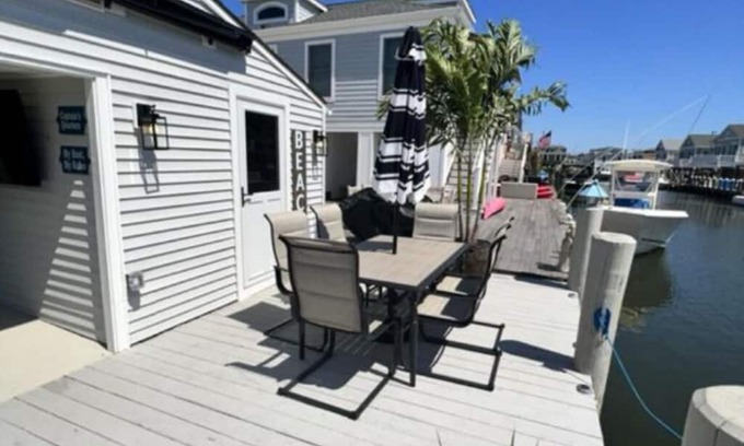 Ocean Beach III Cabaña | Waterfront Beach Cottage in Lavallette