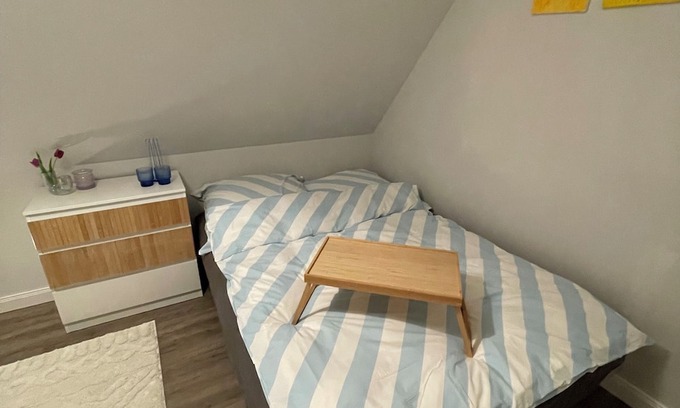 Schnelsen Casa | Cozy room in a beautiful home with easy access to anywhere in the city.