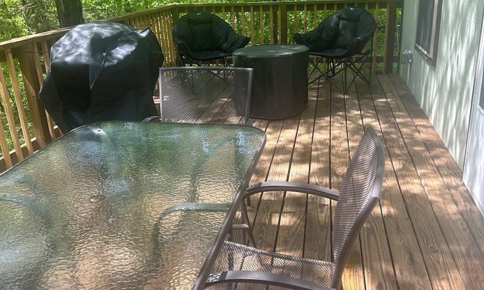 Big Rock Cabina | A Cozy cabin only mins to Clarksville tn