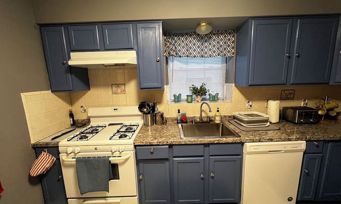 Forest Hill Apartamento | Minutes away from branch brook park and 15 minutes away from Newark airport.