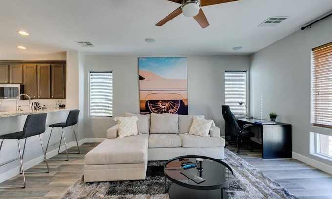 Las Vegas Casa | 4 Story Desert Oasis 15 mins from Las Vegas strip