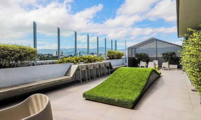Cinco Esquinas Apartamento | Modern Apartment 10 minutes from downtown SJ.