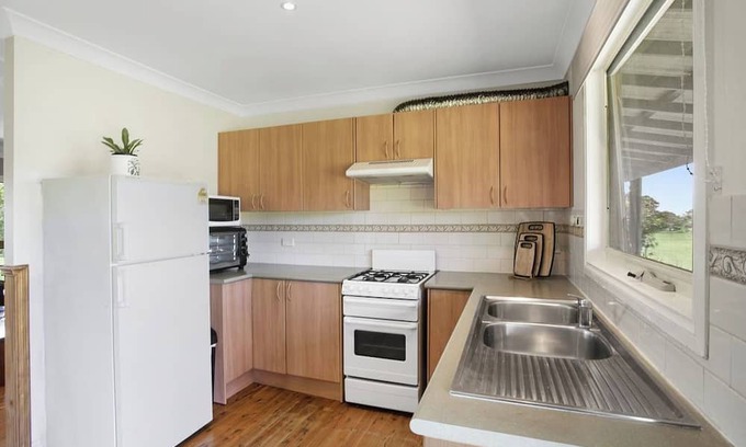 Marengo Casa | Private Retreat. Set on 1 acre. 5 min walk to the beach. Pet friendly!