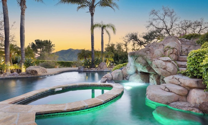 Malibu Casa | Le Grand Chateau by AvantStay | Stylish Estate w/ Pool, Sauna, & Views