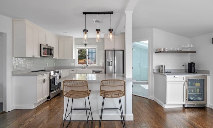Marblehead Cabaña | The Sunset - A cozy, seaside cottage in historic Marblehead MA