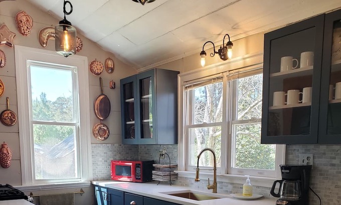 McCain Cabaña | 1840's remodeled cottage with private pool!