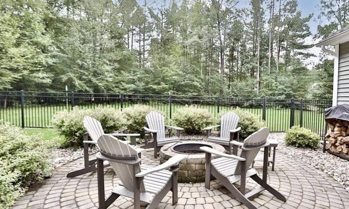 Rotterdam Junction Casa | Country colonial with firepit, bar area only minutes to Saratoga Springs