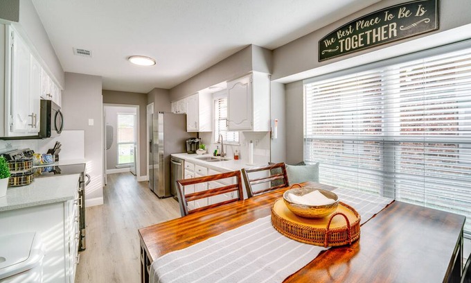 Northeast Carrollton Casa | Cozy Carrollton Cottage w/ Fire Pit & Gas Grill!