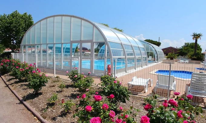 Saint-Pierre-d'Oleron Chalet De Esquí | Holiday home on the island of Oléron in a residential park with heated swimming
