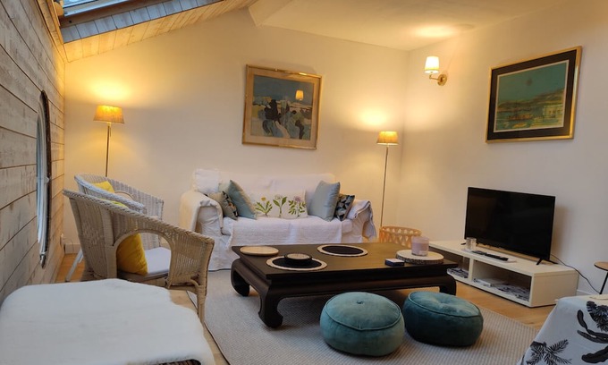 Suresnes Apartamento | Apartment 'Nid Douillet' with Wi-Fi