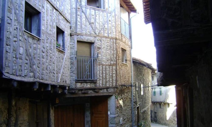 San Martin del Castanar Casa | Holiday Home 'Casa Lopez' with Mountain View and Balcony